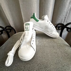 Adidas Stan smith 6 and half with green